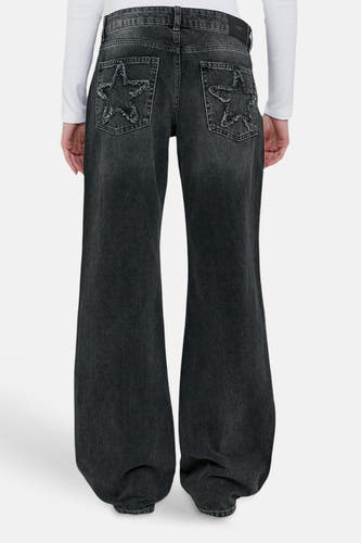 Jean droit gris moyen en denim de TALLY WEIJL avec étoiles effilochées sur les poches arrière et jambes larges, vue arrière.