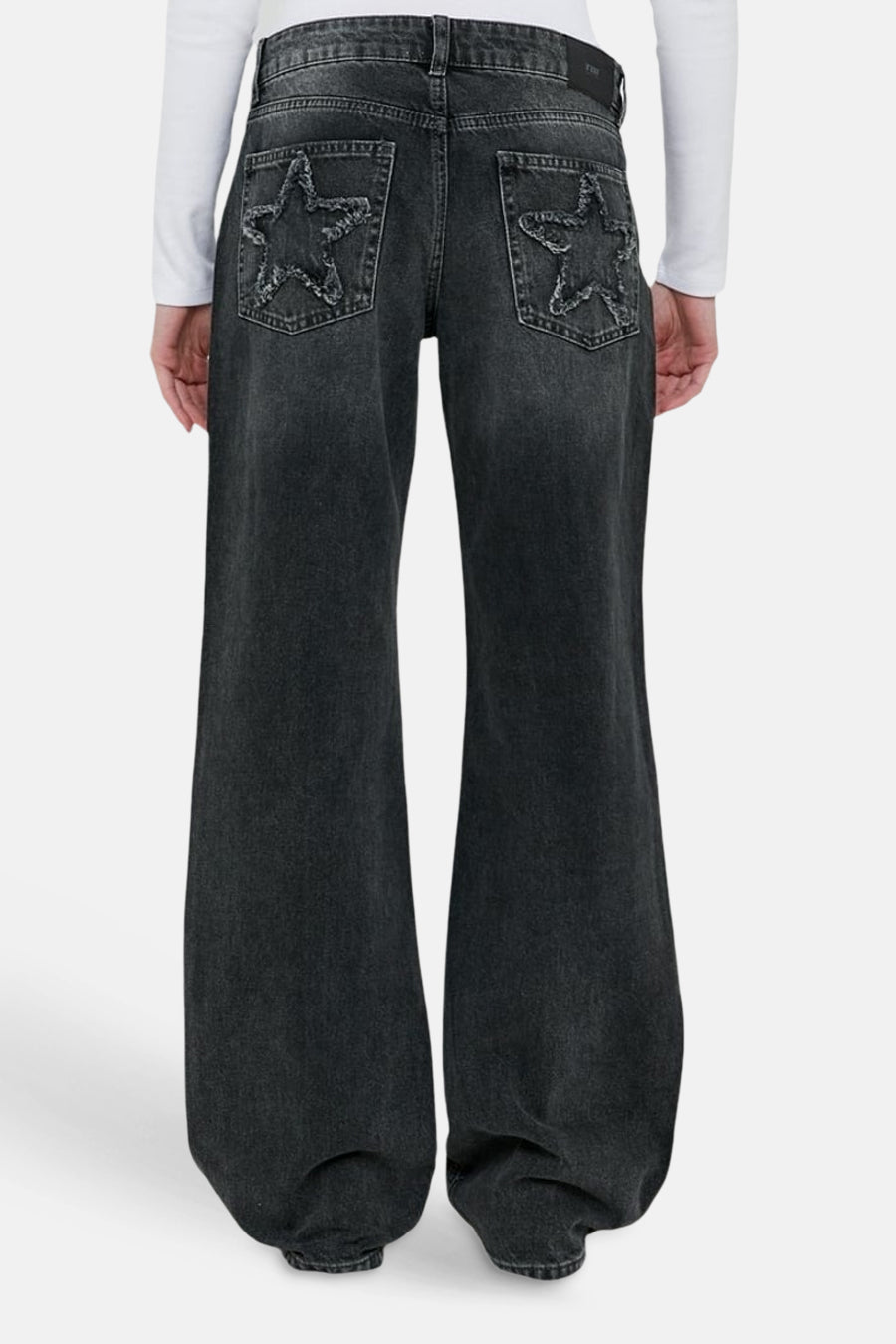 Jean droit gris moyen en denim de TALLY WEIJL avec étoiles effilochées sur les poches arrière et jambes larges, vue arrière.