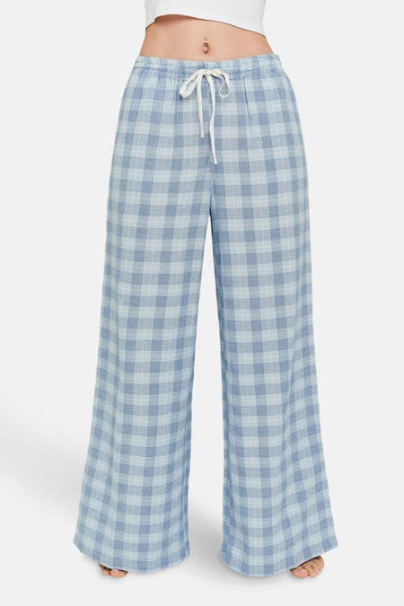 Pantalon bleu TALLY WEIJL avec un motif à carreaux et une ceinture à la taille.