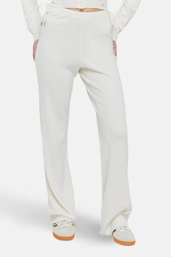 Jean de jogging beige TALLY WEIJL avec cordon et sneakers.