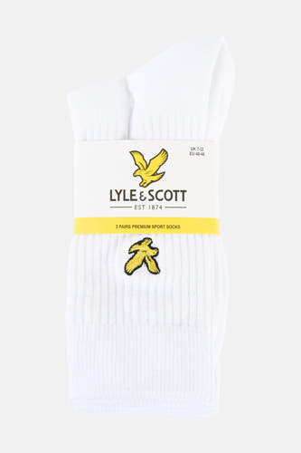 Witte sokken van LYLE & SCOTT, verpakt met een gele band met het logo en de tekst erop.