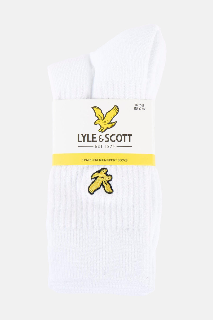 Witte sokken van LYLE & SCOTT, verpakt met een gele band met het logo en de tekst erop.