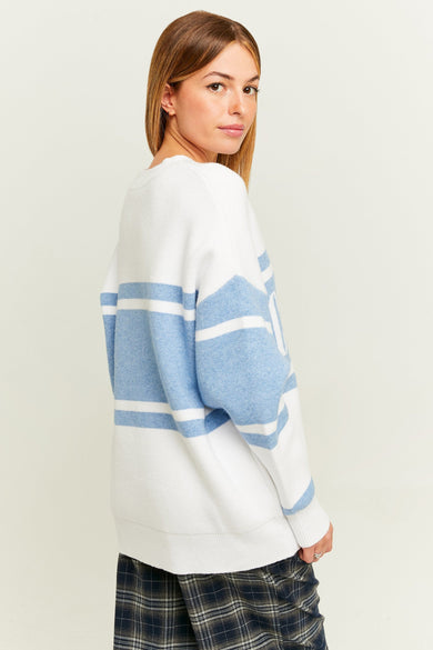 T-shirt blanc avec col rond de TALLY WEIJL, avec des rayures bleues et un pantalon à carreaux.