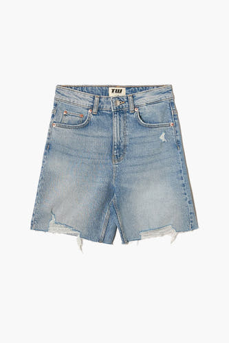 Short en denim bleu TALLY WEIJL, avec des bords effilochés et une légère usure.