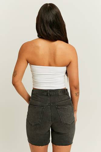 Short en denim noir de TALLY WEIJL, avec bord côléé et poches arrière.