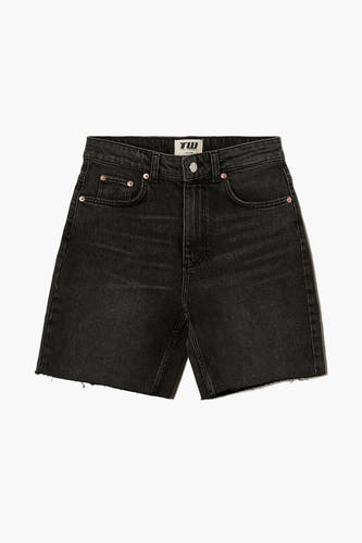 Short en denim noir de TALLY WEIJL, avec un ourlet froncé et des accents cuivrés sur les poches.