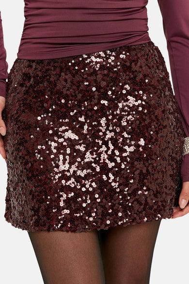 Robe courte de Bordeaux de TALLY WEIJL, avec paillettes et culotte noire.