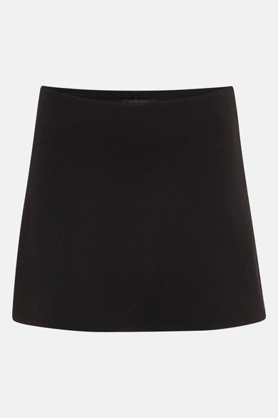 Jupe courte noire de TALLY WEIJL, simple et élégante en style, contre un fond uniforme.