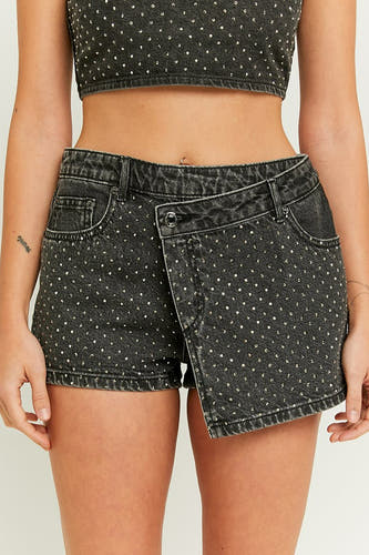 Short de denim noir TALLY WEIJL, décoré de strass et coupé asymétriquement.