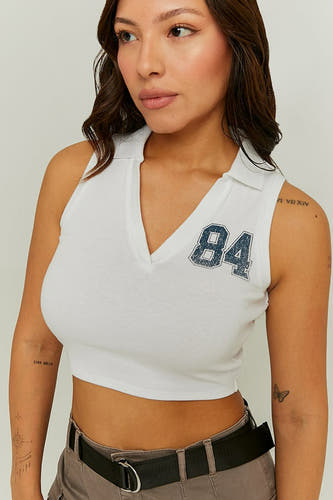 T-shirt sans manches de TALLY WEIJL, avec un imprimé '84' et un col polo.