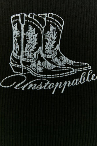 Zwart ribbel tanktop van TALLY WEIJL met witte cowboylaarzen print en 'unstoppable' tekst, close-up detail