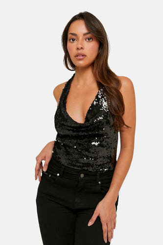 Blouse noire sans manches de TALLY WEIJL, avec paillettes et col en cascade, associée à une jupe noire.