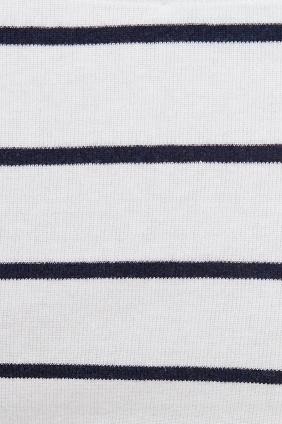 T-shirt blanc à manches longues et rayures de TALLY WEIJL, avec des rayures horizontales bleu foncé.