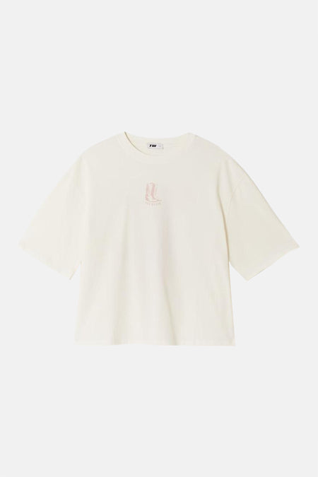 T-shirt blanc TALLY WEIJL avec imprimé de bottes roses et étiquette TW sur le col.
