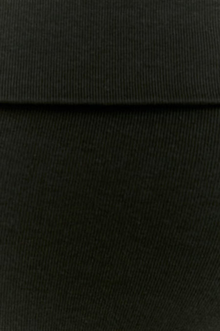 Top noir sans manches de TALLY WEIJL, gros plan sur une fine texture côtelée et un tissu lisse