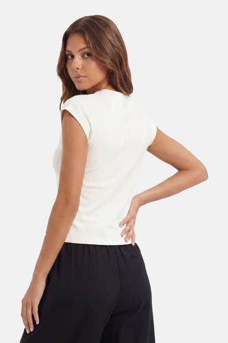 Witte korte mouwen t-shirt van TALLY WEIJL, strak model, achterzijde, model draagt zwarte broek