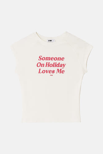 Witte korte mouwen t-shirt van TALLY WEIJL met roze tekst "Someone On Holiday Loves Me" en ronde hals, front view