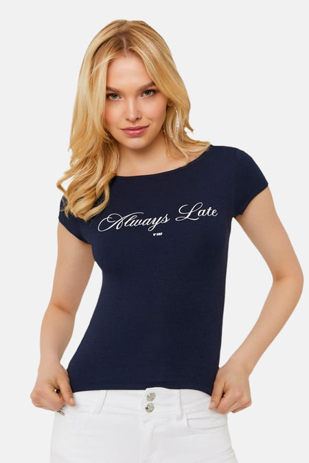T-shirt bleu à manches courtes de TALLY WEIJL avec inscription blanche 'Always Late'.