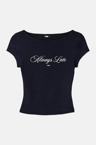 T-shirt bleu marine de TALLY WEIJL avec 'Always Late' en italique blanc et logo TW.