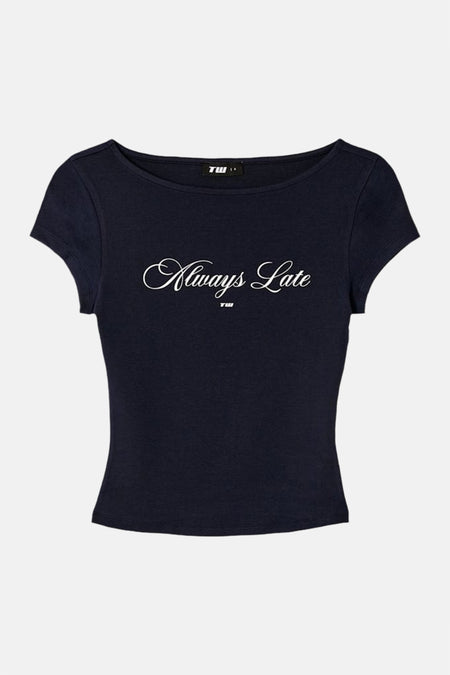 T-shirt bleu marine de TALLY WEIJL avec 'Always Late' en italique blanc et logo TW.