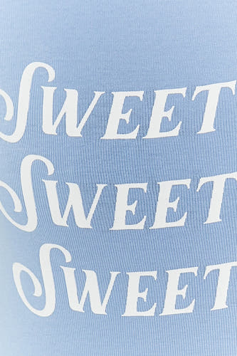 T-shirt bleu à manches courtes de TALLY WEIJL, avec une impression blanche "Sweet" en répétition.