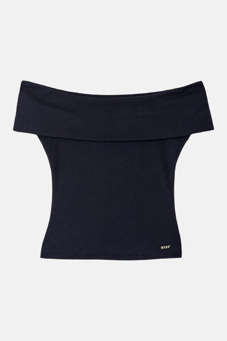 T-shirt bleu foncé avec texture côtelée et encolure épaules dénudées de TALLY WEIJL, avec un petit logo argenté en bas.