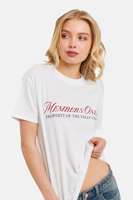 T-shirt blanc TALLY WEIJL, à manches courtes et imprimé rouge.