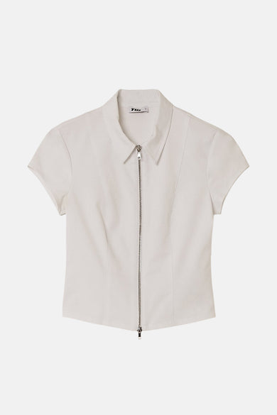 Blouse blanche à manches courtes de TALLY WEIJL avec une fermeture éclair sur le devant.