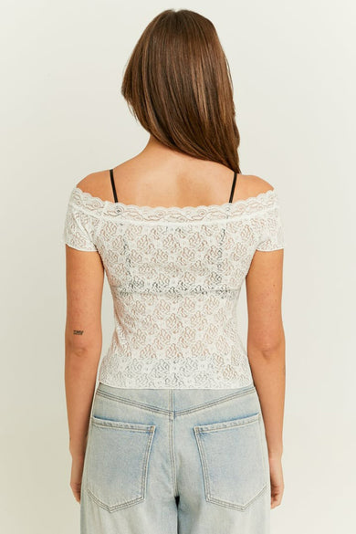 T-shirt blanc à manches courtes de TALLY WEIJL, avec des détails sur les bords et des bandes de spaghetti en dessous.