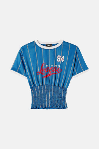 T-shirt bleu à manches courtes de TALLY WEIJL, avec des rayures verticales blanches, une bande élastique et du texte rouge.