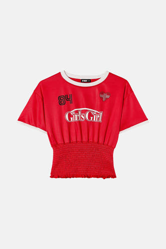 T-shirt rouge de TALLY WEIJL avec manches courtes, texte "Girls Girl", numéro 84 et un cœur pailleté.