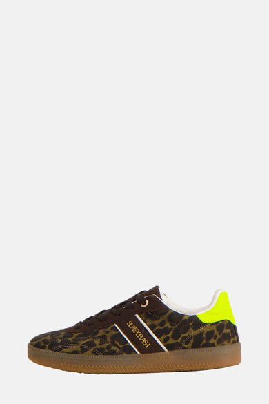 Sneakers brunes de SUPERTRASH avec imprimé d'animaux et détail jaune néon à l'arrière, vue latérale.