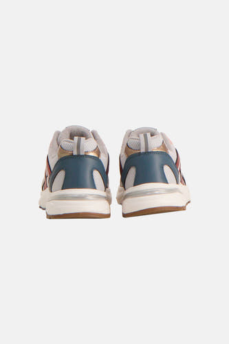 Meerkleurige sneakers van SUPERTRASH, achteraanzicht met grijze mesh, teal en bronskleurige accenten, witte zool met luchtkamer en reflecterende hiellussen.