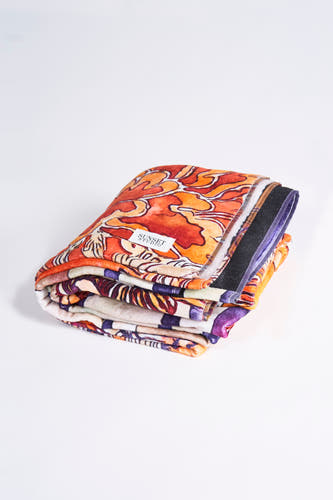 Linge de plage orange Sunset Studio Studio Studio avec des ab ab ab ab ab, blanc blanc et et sur un fond fond.