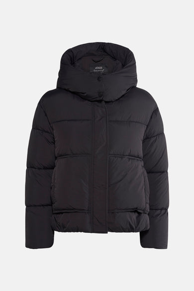 Manteau court noir HAILYS avec un grand col et une fermeture à boutons devant.
