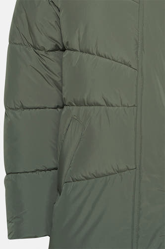 Veste verte de HAILYS, avec un design froissé et des poches.