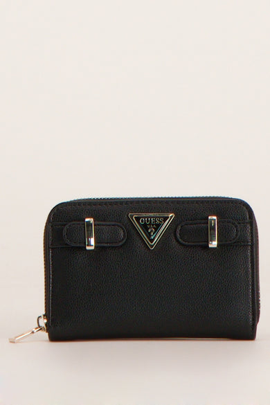 Portefeuille noir Guess avec texture, logo triangulaire et détails de fermeture éclair argentés, vue de face