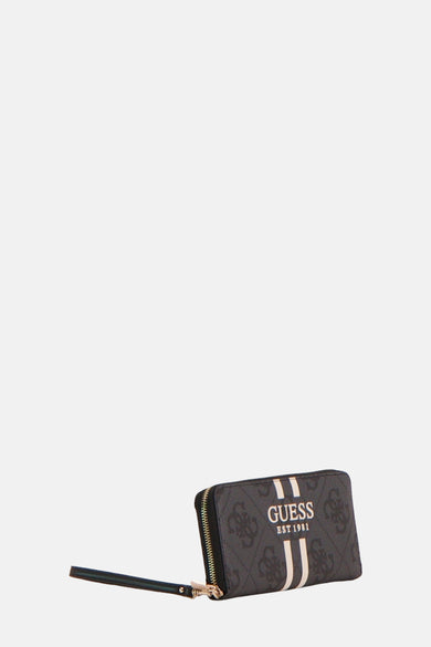 Portefeuille noir Guess avec logo et fermeture éclair autour, ainsi qu'un bracelet pour le poignet.