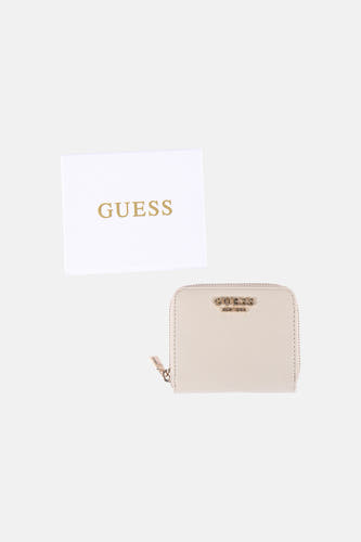 Portefeuille beige Guess avec fermeture éclair et logo de la marque.