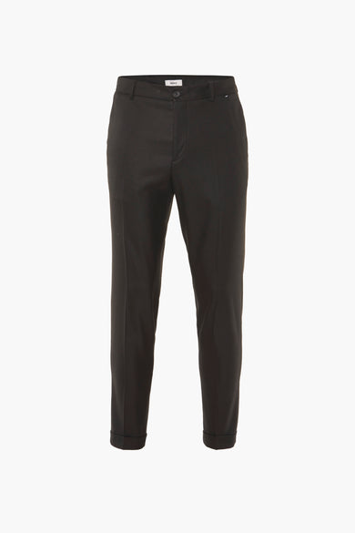 Pantalon de costume noir MEXX, vu de derrière, avec des poches de pantalon rabattues.