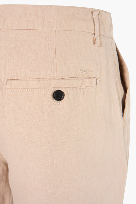 Short beige de MEXX, avec une poche sur l'arrière et une fermeture à glissière.