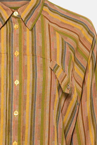 Chemise multicolore ADORE, avec un motif rayé et une poche poitrine à détail bouton.