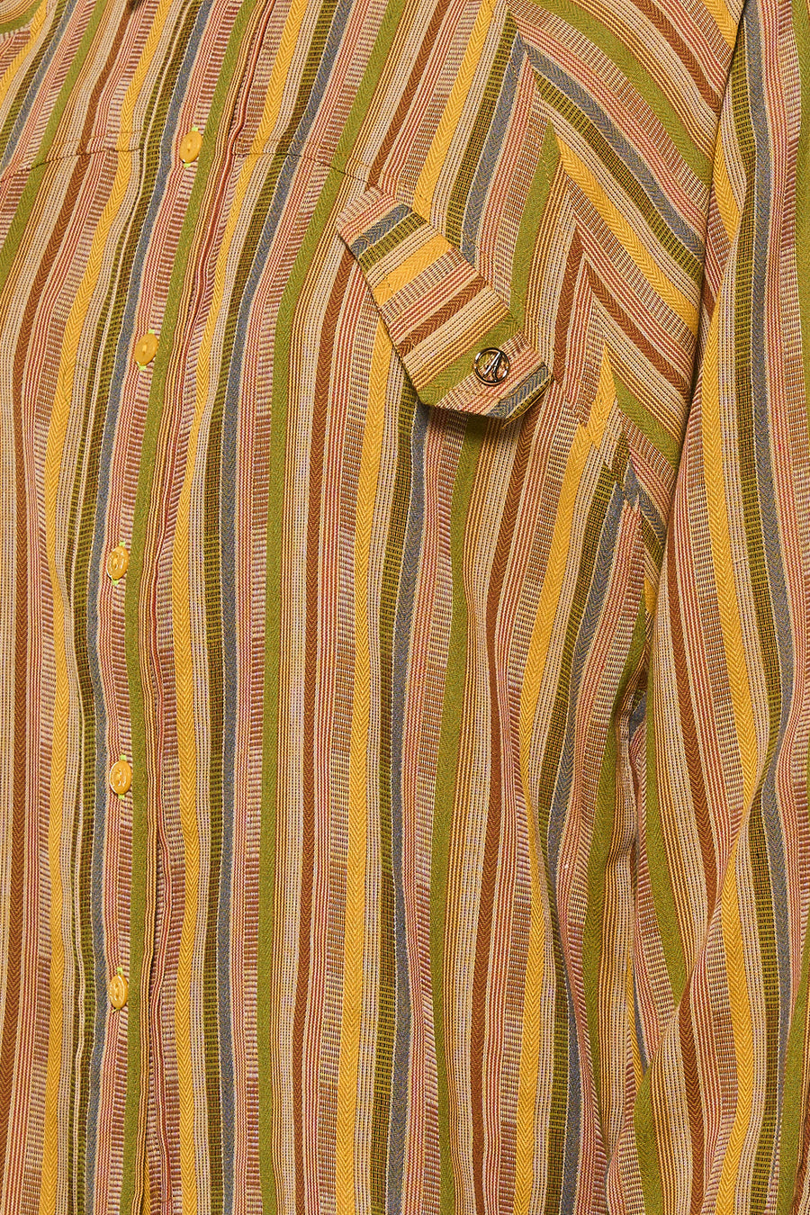 Chemise multicolore ADORE, avec rayures verticales et une poche poitrine à bouton.