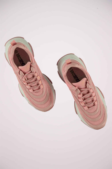 Sneakers roses de HAILYS, avec des lacets et une semelle épaisse, vus d'en haut.