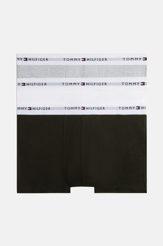 Ondergoed van Tommy Hilfiger in grijs, wit en kaki.