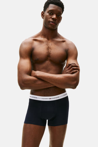 Short deauau TOM TOM TOM TOMANSANS port par un un un homme bras bras et et et.
