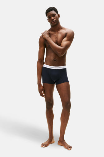 Mannelijk model in Tommy Hilfiger boxershorts.