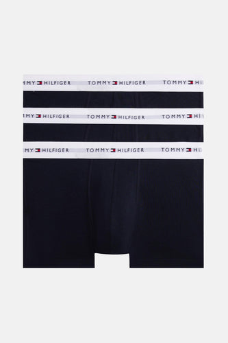 Drie donkerblauwe Tommy Hilfiger boxershorts met logo op de band.