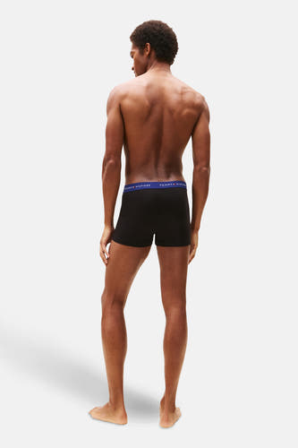 Short de boxers TOM Tommy JEANS, seen from the back with a blue band with logo.