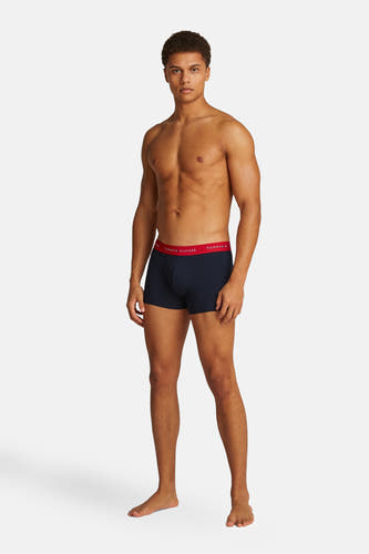 Shortyau boxers Tommy Tommy Tommy, port par un man with un un mus.